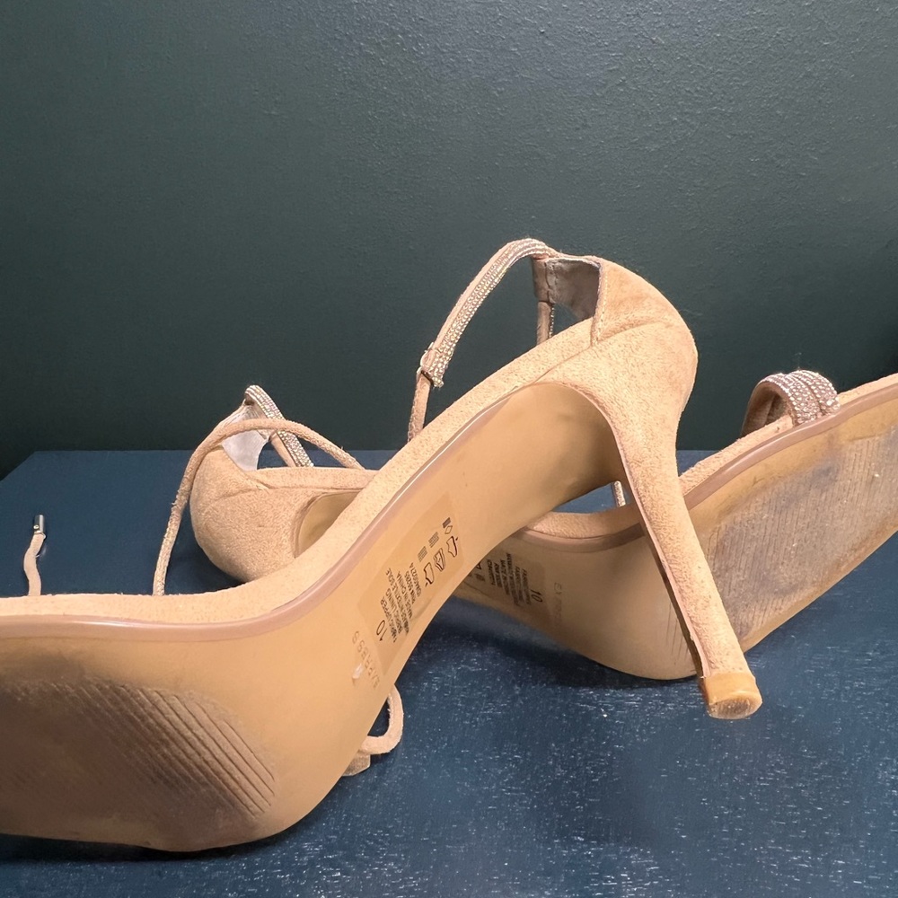 Express Heels with bling detail. - Picture 4 of 5